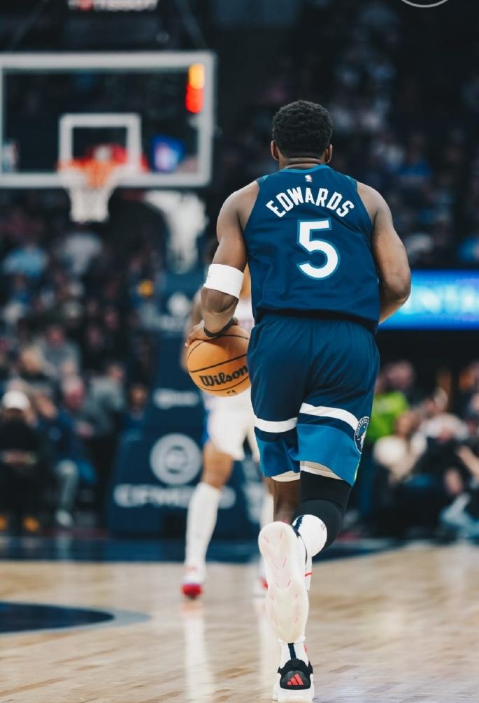 NBA常规赛：森林狼vs76人高清录像直播