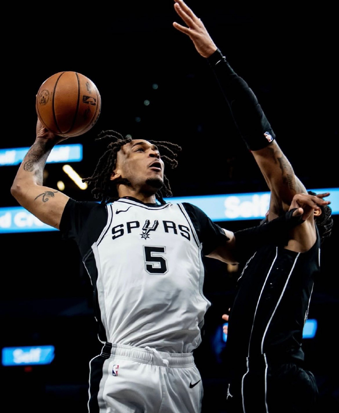 NBA常规赛：马刺vs篮网高清录像直播